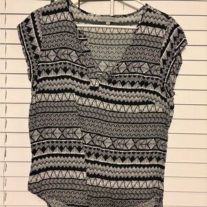 Rose & Thyme Black and White Geometric Women's Blouse